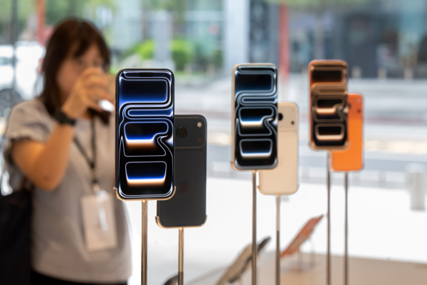 庫克預測:假期旺季iPhone 17銷量大漲