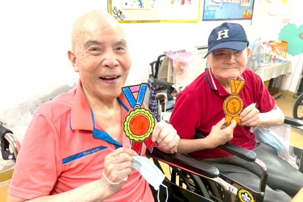 心动时光彩绘晚年   八德荣家长者画出生命喜悦与感动