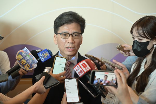 外媒专访 彭金隆：打造台湾金融盾