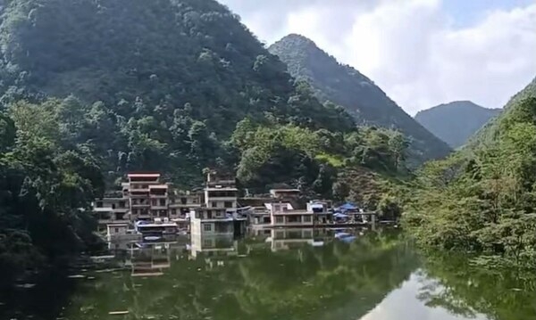 广西洪灾 有村庄涨水15米 灾民急盼安置