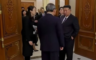 金正恩送別李強時手插口袋 網民嘲諷中共