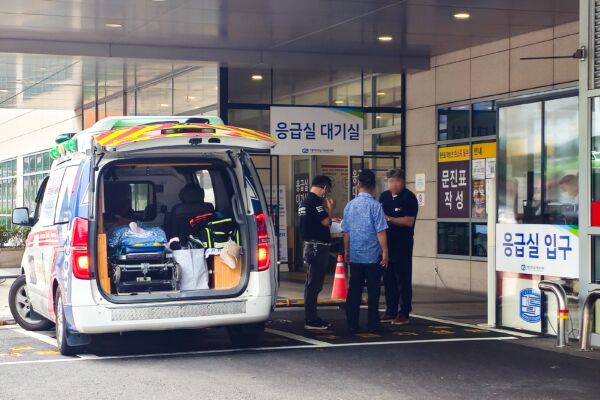 韩国举行国政监察 关注外国人健康保险制度