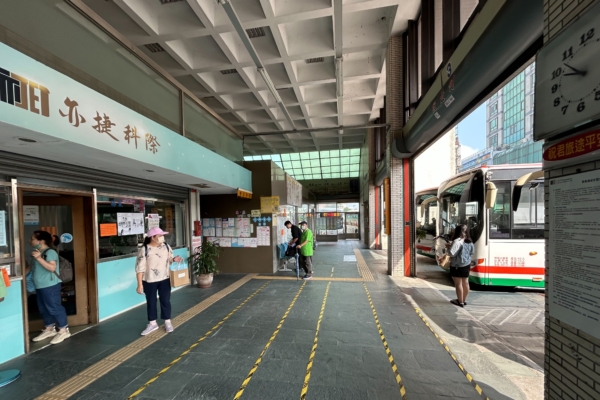 亦捷客运突停驶 影响上学上班 斡旋后恢复营运
