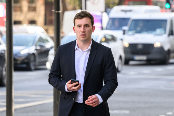 中共间谍案撤诉 引发英政坛激烈辩论