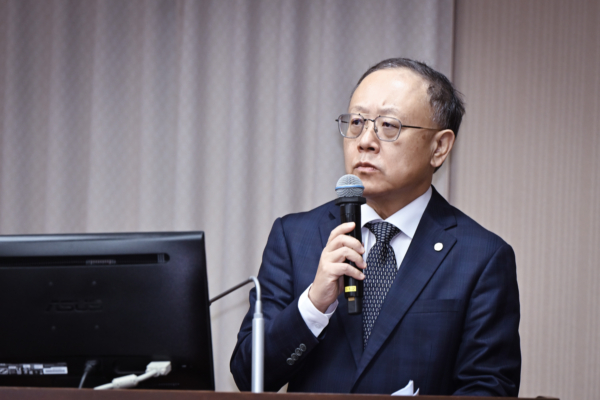高铁宁静车厢惹议 史哲：会寻找更好方式