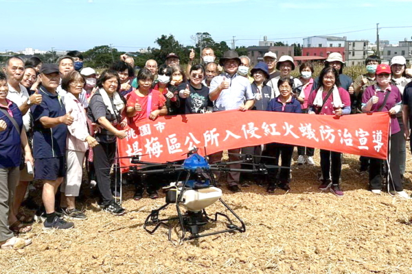 智慧农业陆空双管齐下 桃园无人机洒药抗红火蚁