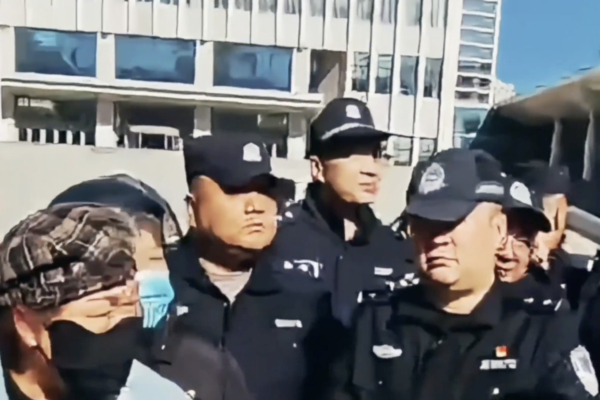 河北秦皇岛村民集体维权 官民爆发冲突