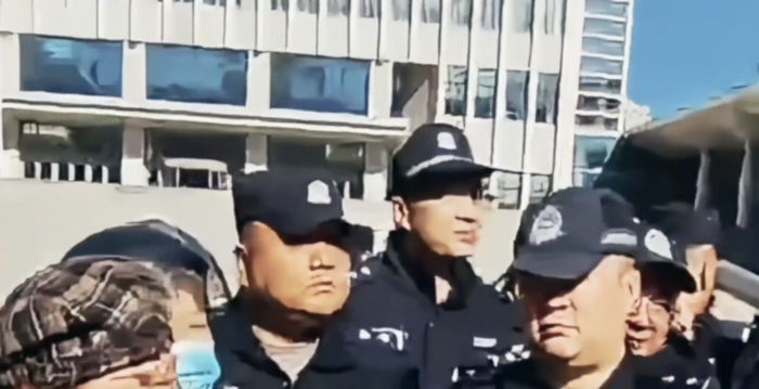 河北秦皇岛村民集体维权 官民爆发冲突