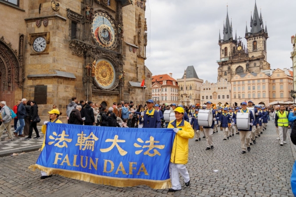 法輪功在捷克首都集會遊行 多家媒體報導