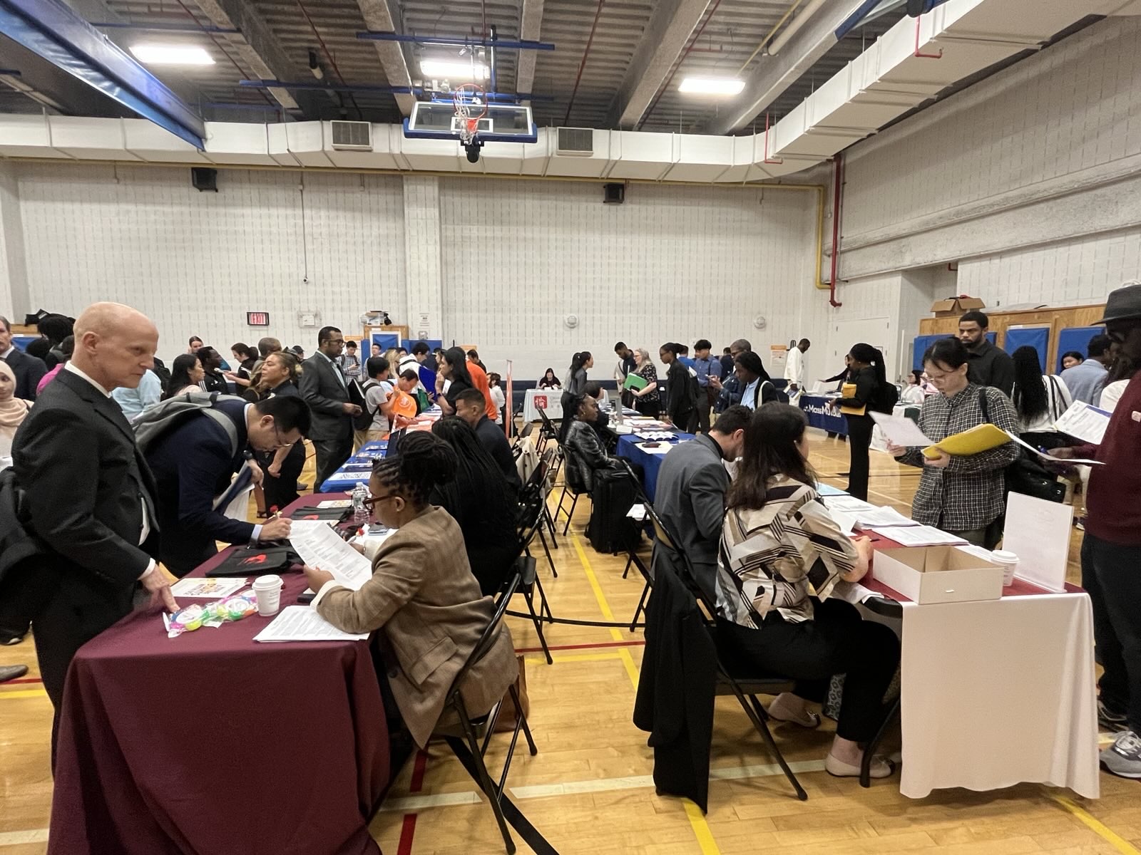 美10月“小非农”就业超预期新增4.2万人| 招聘| 新增就业| 美国新增就业| 大纪元