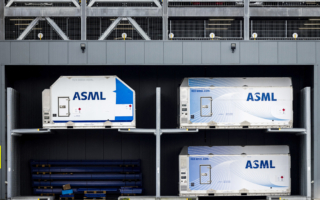 拆解曝光機後裝不回去 中企向艾斯摩爾求助