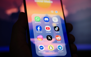 山东录用公务员要查社媒言论 遭批