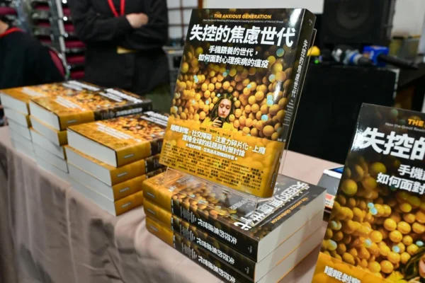 《失控的焦慮世代》:是時候嚴管社群媒體