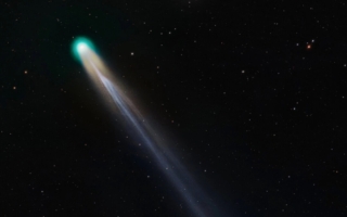 藍尾綠色彗星掠過地球 形成彗星「三重奏」