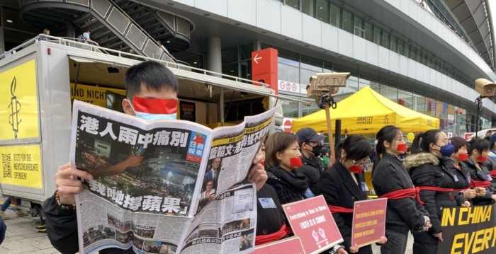 港人在法兰克福书展“默站” 抗议中共迫害