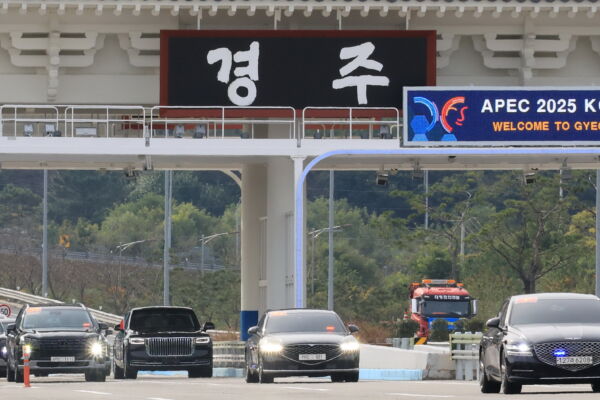 川習會場外集會 韓青年質疑警方執法「雙重標準」