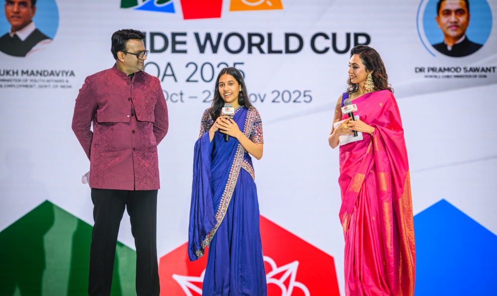 印度女子國際象棋特級大師Divya Deshmukh(中)表示:「能在家鄉為祖國而戰,格外榮幸,更是前進的動力。」(Credit: Michal Walusza/FIDE World Cup Goa 2025)
