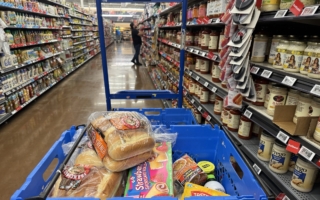 糧食券福利停發 加州民眾如何獲緊急援助