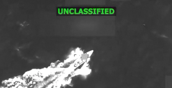 视频:美军在东太平洋打击贩毒船只 击毙6人 视频:美军在东太平洋打击贩毒船只 击毙6人