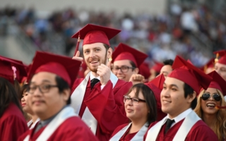 越來越多美國人在問：上大學真值得嗎？