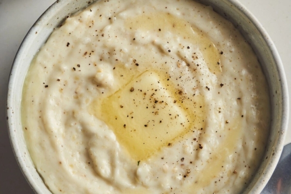 早餐用電子壓力鍋煮玉米粥 省時方便又美味