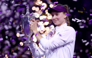 萊巴金娜擊敗薩巴倫卡 首奪年終總決賽冠軍