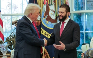 美军与叙利亚部队联手空袭ISIS武器库