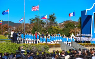 「11月11日 上午11點，面向釜山靜默一分鐘」