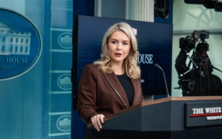 白宫为批准对华出售H200芯片决定辩护