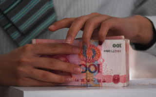 掩饰经济低迷？陆银行发放假贷款