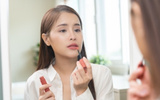 专业化妆师：液体唇膏画得好 双唇更丰润