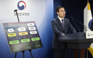 韓美協議：汽車關稅降至15% 美支持韓核潛艇與鈾濃縮