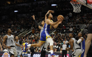 NBA：庫里連砍45+分 率勇士「雙殺」馬刺