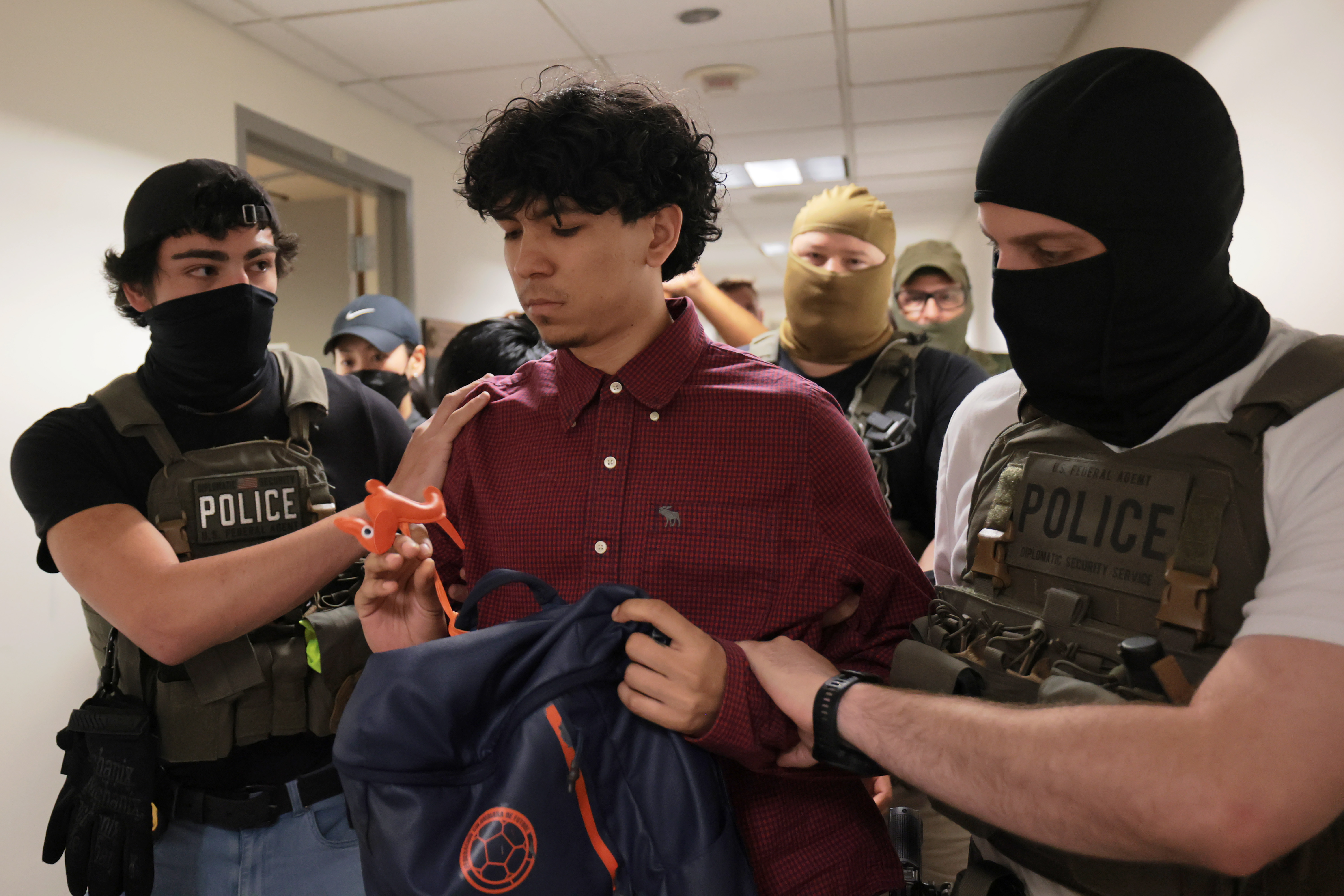 布朗士高中生上个月被ICE逮捕获法官下令释放| 非法移民| 大纪元