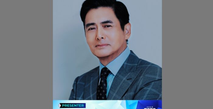 周润发满头白发登MAMA 率全场哀悼火灾罹难者