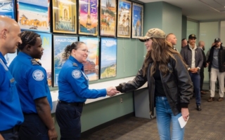 政府停摆期间坚守机场岗位 波士顿TSA部分员工获奖$1万