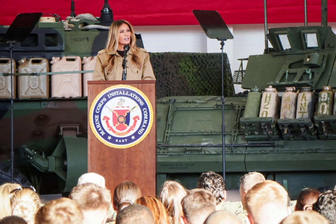 美國第一夫人與第二夫人北卡基地慰問軍人家庭