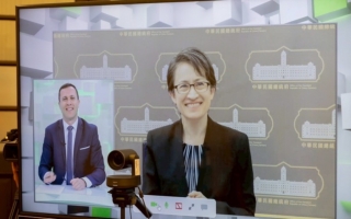 萧美琴接受外媒专访 示警中俄混合式威胁