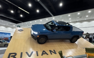 Uber攜手車商Rivian 斥巨資部署自駕計程車
