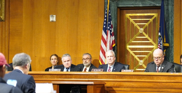 知情人见证中共迫害法轮功 专家示警威胁全球