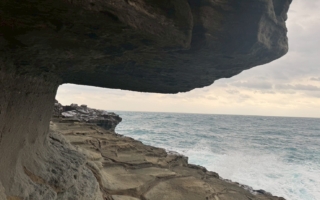 走進鼻頭角「吉他洞」專業帶路的隱密海岸行程