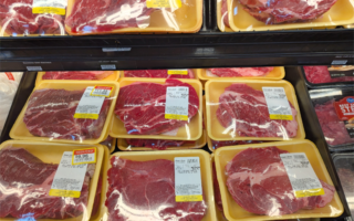 關稅大降 美牛肉價仍居高不下 業者析因