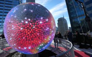 时代广场揭晓2026元旦水晶球