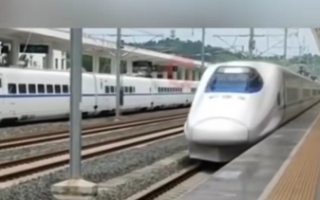 广西一车站发生跳轨事件 一旅客受伤送医