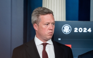 美陆军部长赴阿联酋会见俄方代表