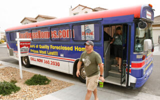 美国95岁男子获封世界最年长公车司机