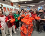 食品企业五百份鲜鸡送长者温暖 社区携手同庆感恩节