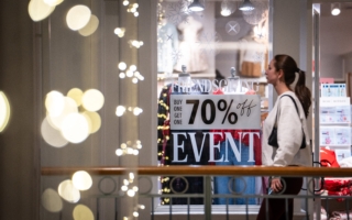 研究：美家庭收入增长乏力 财务状况喜忧参半