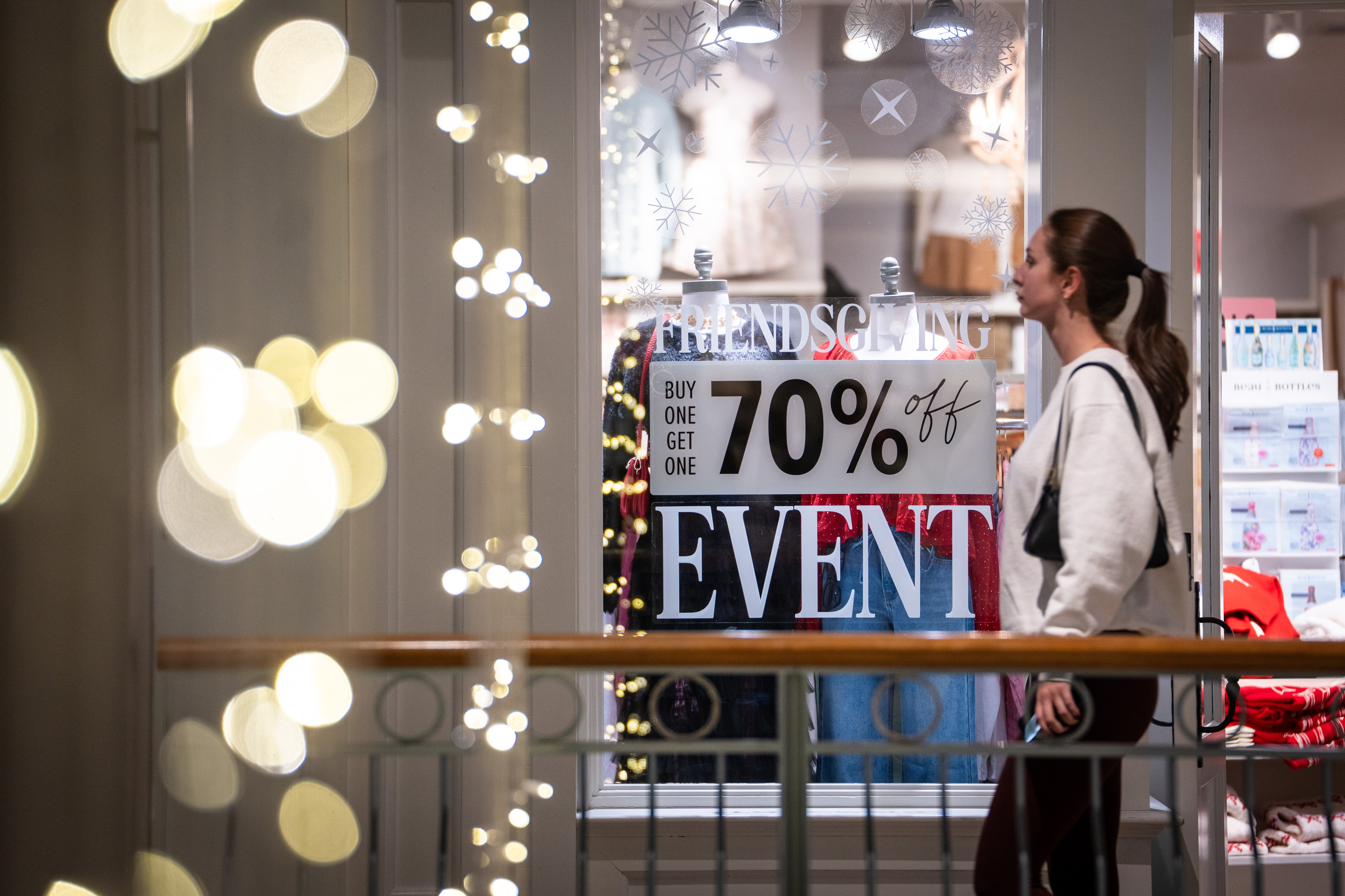 美国首次申领失业金人数上周激增4.4万人| 美国就业| 失业救济| 大纪元