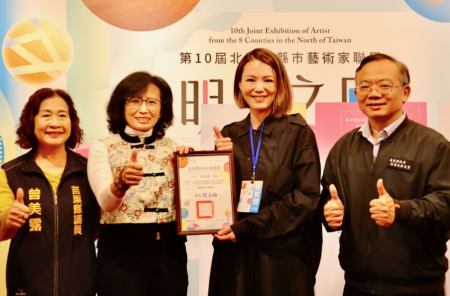 副縣長邱俐俐頒感謝狀